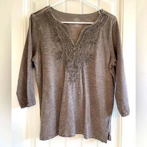 St. John’s Bay Women’s Medium 3/4 sleeve Light Brown Top
